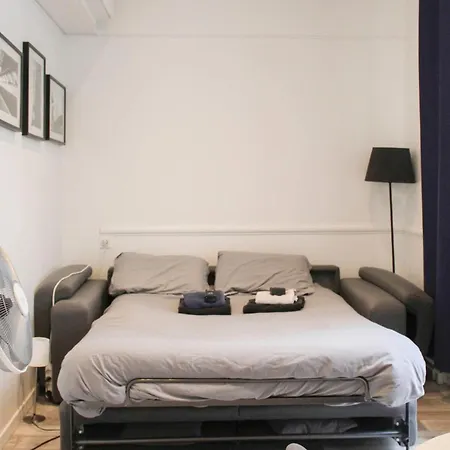 Near The Eiffel Tower * باريس