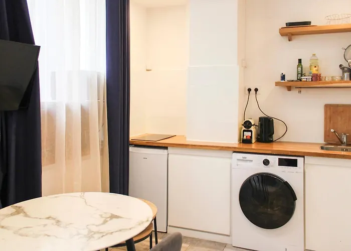 Near The Eiffel Tower Lägenhet *